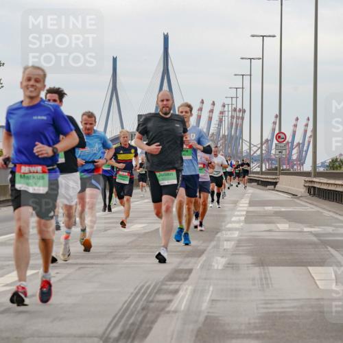03.10.2025 - Köhlbrandbrückenlauf Michael Burmester http://msf.ph/oto/9159624 03.10.2025 15:46:15 Position 3 0, 12, 5 meine-sportfotos.de