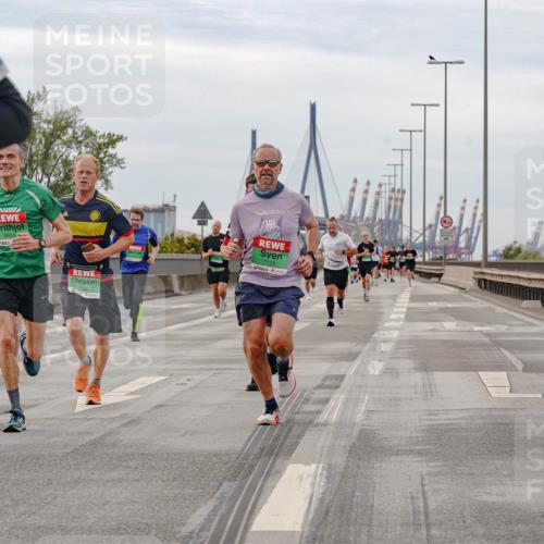 03.10.2025 - Köhlbrandbrückenlauf Michael Burmester http://msf.ph/oto/9159638 03.10.2025 15:46:21 Position 3 9659, 7121 meine-sportfotos.de