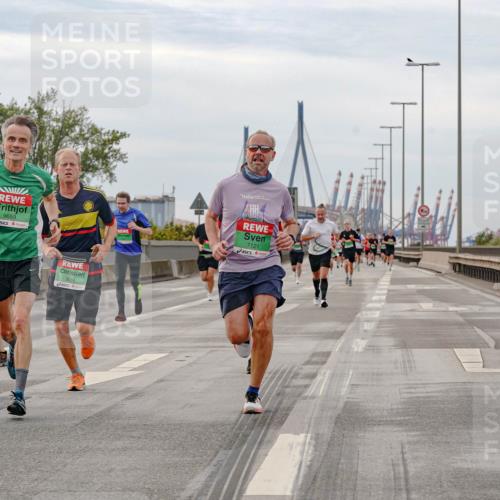 03.10.2025 - Köhlbrandbrückenlauf Michael Burmester http://msf.ph/oto/9159641 03.10.2025 15:46:21 Position 3 9659, 9086, 7121 meine-sportfotos.de