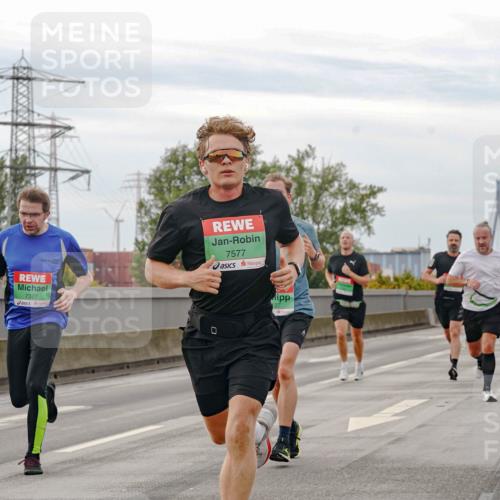 03.10.2025 - Köhlbrandbrückenlauf Michael Burmester http://msf.ph/oto/9159654 03.10.2025 15:46:26 Position 3 7327, 7577 meine-sportfotos.de