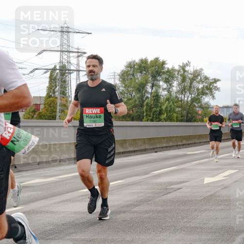 03.10.2025 - Köhlbrandbrückenlauf Michael Burmester http://msf.ph/oto/9159662 03.10.2025 15:46:31 Position 3 912, 7182 meine-sportfotos.de