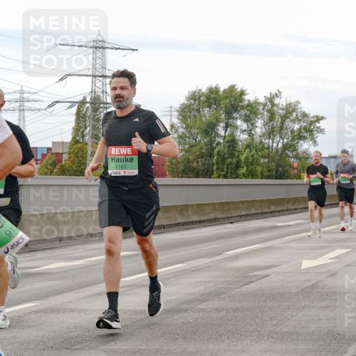 03.10.2025 - Köhlbrandbrückenlauf Michael Burmester http://msf.ph/oto/9159663 03.10.2025 15:46:31 Position 3 91, 7182 meine-sportfotos.de