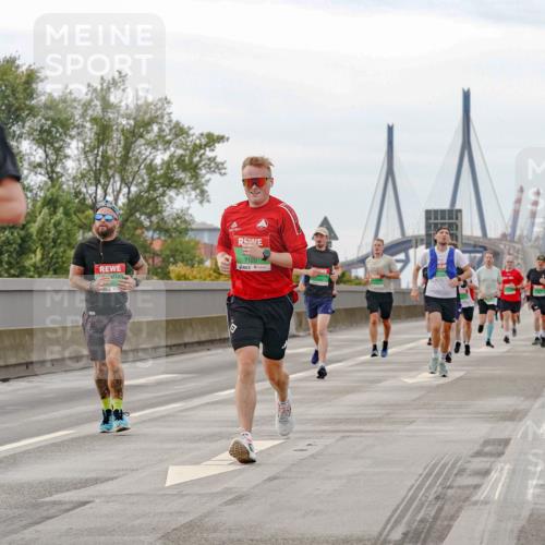03.10.2025 - Köhlbrandbrückenlauf Michael Burmester http://msf.ph/oto/9159674 03.10.2025 15:46:37 Position 3 9187, 7120 meine-sportfotos.de