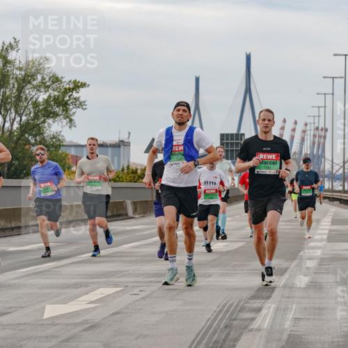 03.10.2025 - Köhlbrandbrückenlauf Michael Burmester http://msf.ph/oto/9159683 03.10.2025 15:46:42 Position 3 7238, 7244, 7101 meine-sportfotos.de