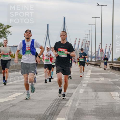 03.10.2025 - Köhlbrandbrückenlauf Michael Burmester http://msf.ph/oto/9159684 03.10.2025 15:46:43 Position 3 7244, 7101 meine-sportfotos.de