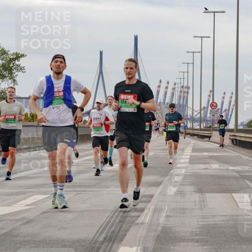 03.10.2025 - Köhlbrandbrückenlauf Michael Burmester http://msf.ph/oto/9159685 03.10.2025 15:46:43 Position 3 7244, 7101, 12, 5 meine-sportfotos.de
