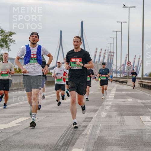 03.10.2025 - Köhlbrandbrückenlauf Michael Burmester http://msf.ph/oto/9159686 03.10.2025 15:46:43 Position 3 7244, 710 meine-sportfotos.de