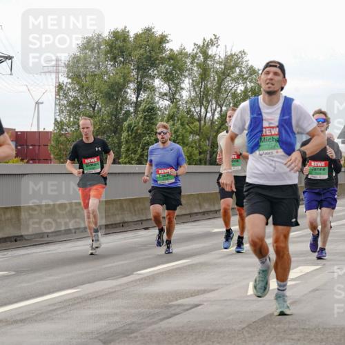 03.10.2025 - Köhlbrandbrückenlauf Michael Burmester http://msf.ph/oto/9159687 03.10.2025 15:46:44 Position 3 7238, 7244, 7101 meine-sportfotos.de
