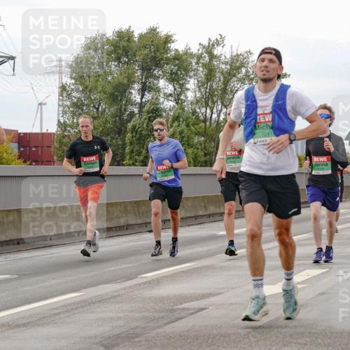 03.10.2025 - Köhlbrandbrückenlauf Michael Burmester http://msf.ph/oto/9159688 03.10.2025 15:46:44 Position 3 7238, 7244, 9195, 7059, 7101 meine-sportfotos.de