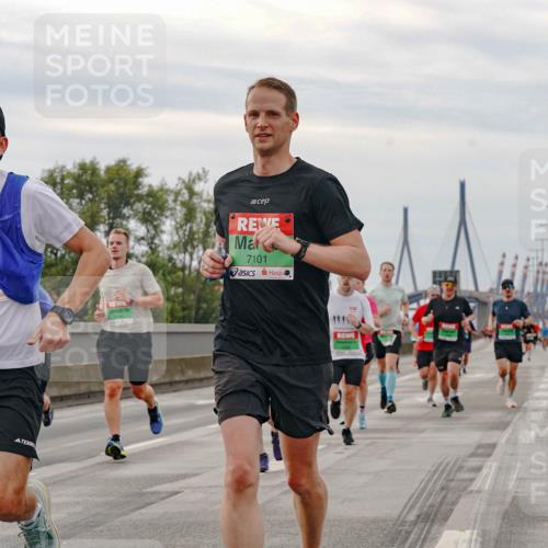 03.10.2025 - Köhlbrandbrückenlauf Michael Burmester http://msf.ph/oto/9159692 03.10.2025 15:46:46 Position 3 7244, 7101 meine-sportfotos.de