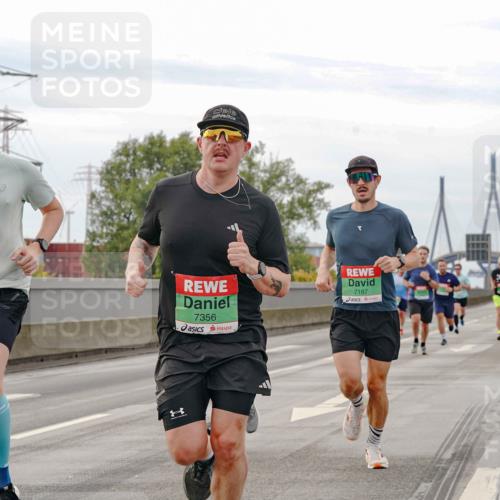 03.10.2025 - Köhlbrandbrückenlauf Michael Burmester http://msf.ph/oto/9159706 03.10.2025 15:46:52 Position 3 722, 7356, 7187 meine-sportfotos.de