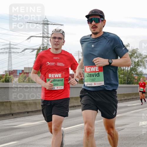 03.10.2025 - Köhlbrandbrückenlauf Michael Burmester http://msf.ph/oto/9159711 03.10.2025 15:46:53 Position 3 089, 7187 meine-sportfotos.de