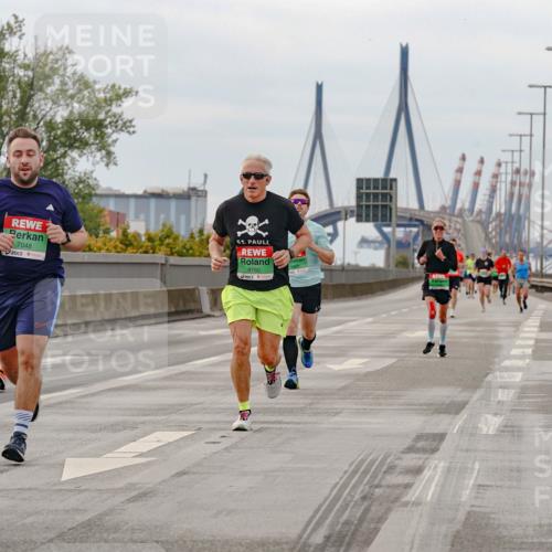 03.10.2025 - Köhlbrandbrückenlauf Michael Burmester http://msf.ph/oto/9159718 03.10.2025 15:46:58 Position 3 7048, 8780 meine-sportfotos.de