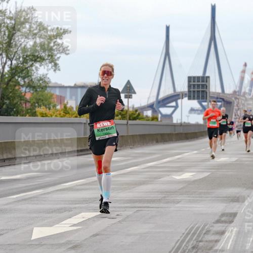 03.10.2025 - Köhlbrandbrückenlauf Michael Burmester http://msf.ph/oto/9159729 03.10.2025 15:47:05 Position 3 21, 7450 meine-sportfotos.de