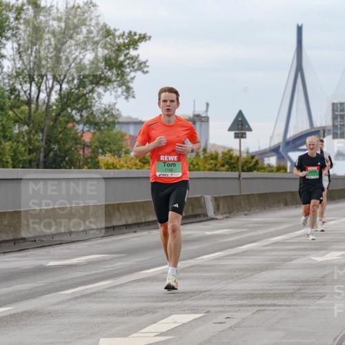 03.10.2025 - Köhlbrandbrückenlauf Michael Burmester http://msf.ph/oto/9159736 03.10.2025 15:47:14 Position 3 7185 meine-sportfotos.de