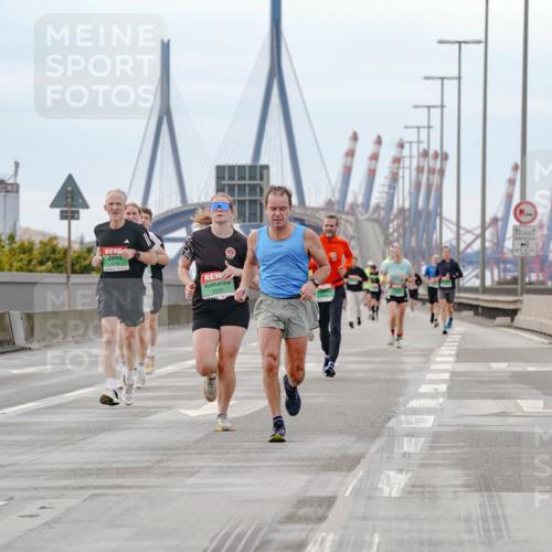 03.10.2025 - Köhlbrandbrückenlauf Michael Burmester http://msf.ph/oto/9159739 03.10.2025 15:47:17 Position 3 7233 meine-sportfotos.de