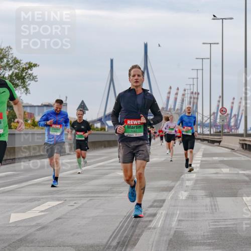 03.10.2025 - Köhlbrandbrückenlauf Michael Burmester http://msf.ph/oto/9159772 03.10.2025 15:47:38 Position 3 271, 8783, 7081 meine-sportfotos.de