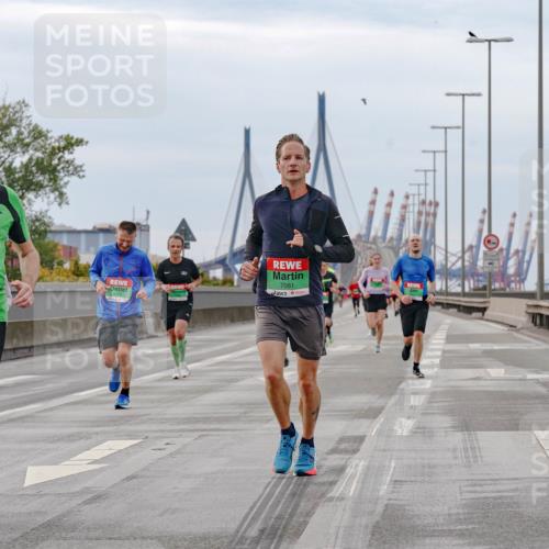03.10.2025 - Köhlbrandbrückenlauf Michael Burmester http://msf.ph/oto/9159773 03.10.2025 15:47:38 Position 3 8783, 7081 meine-sportfotos.de