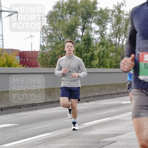 03.10.2025 - Köhlbrandbrückenlauf Michael Burmester http://msf.ph/oto/9159778 03.10.2025 15:47:40 Position 3 7081 meine-sportfotos.de