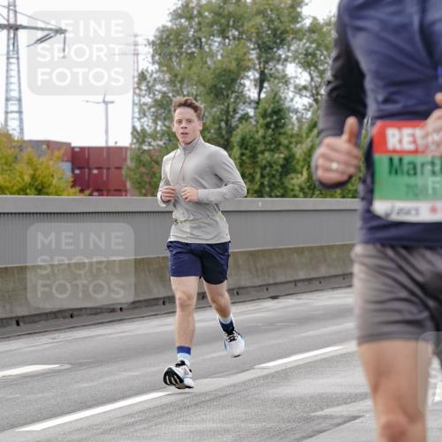03.10.2025 - Köhlbrandbrückenlauf Michael Burmester http://msf.ph/oto/9159780 03.10.2025 15:47:40 Position 3 7081, 2043 meine-sportfotos.de