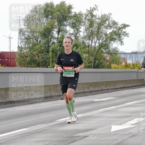 03.10.2025 - Köhlbrandbrückenlauf Michael Burmester http://msf.ph/oto/9159785 03.10.2025 15:47:43 Position 3 7106, 8940 meine-sportfotos.de