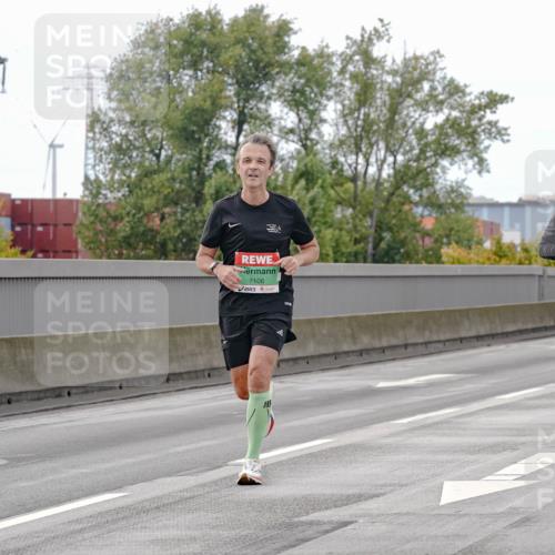 03.10.2025 - Köhlbrandbrückenlauf Michael Burmester http://msf.ph/oto/9159787 03.10.2025 15:47:43 Position 3 7106, 8940 meine-sportfotos.de