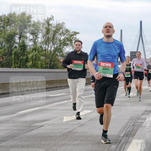 03.10.2025 - Köhlbrandbrückenlauf Michael Burmester http://msf.ph/oto/9159790 03.10.2025 15:47:45 Position 3 7406, 8940, 7027 meine-sportfotos.de