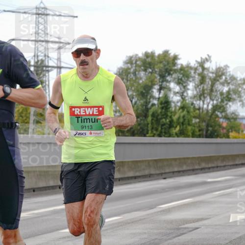 03.10.2025 - Köhlbrandbrückenlauf Michael Burmester http://msf.ph/oto/9159809 03.10.2025 15:47:53 Position 3 3, 9589, 7598, 3, 9113, 01 meine-sportfotos.de