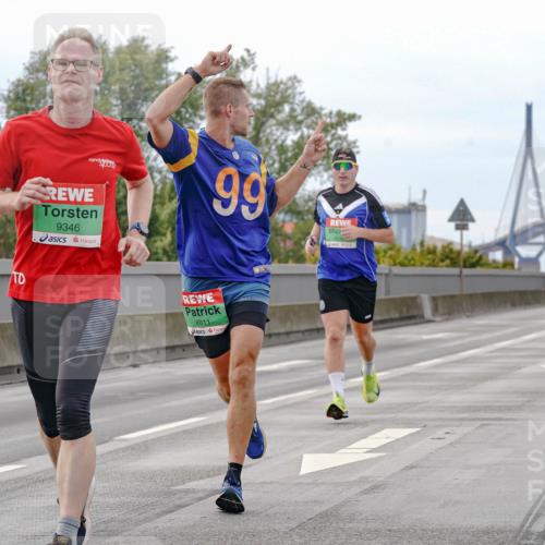 03.10.2025 - Köhlbrandbrückenlauf Michael Burmester http://msf.ph/oto/9159858 03.10.2025 15:48:16 Position 3 9346, 99, 8811 meine-sportfotos.de