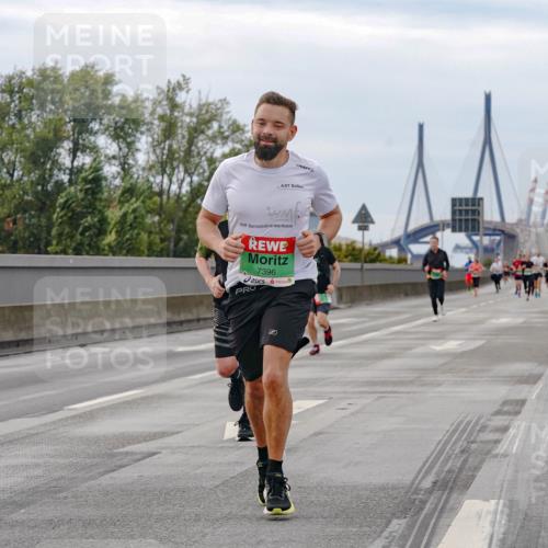 03.10.2025 - Köhlbrandbrückenlauf Michael Burmester http://msf.ph/oto/9159904 03.10.2025 15:48:39 Position 3 7396 meine-sportfotos.de
