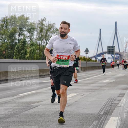 03.10.2025 - Köhlbrandbrückenlauf Michael Burmester http://msf.ph/oto/9159905 03.10.2025 15:48:39 Position 3 7396 meine-sportfotos.de