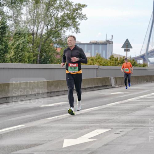 03.10.2025 - Köhlbrandbrückenlauf Michael Burmester http://msf.ph/oto/9159911 03.10.2025 15:48:47 Position 3 7259 meine-sportfotos.de