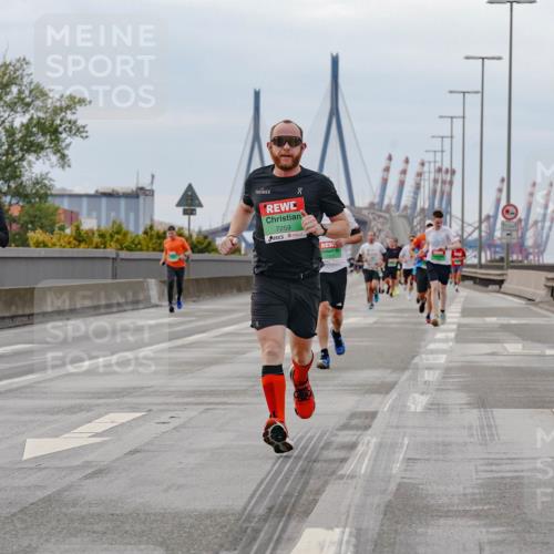 03.10.2025 - Köhlbrandbrückenlauf Michael Burmester http://msf.ph/oto/9159914 03.10.2025 15:48:48 Position 3 7259 meine-sportfotos.de