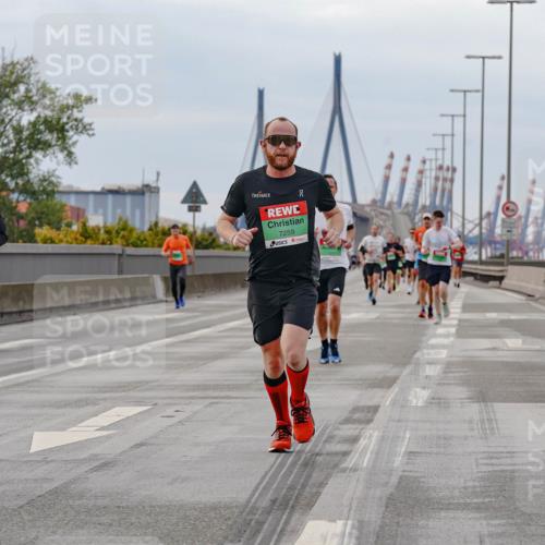 03.10.2025 - Köhlbrandbrückenlauf Michael Burmester http://msf.ph/oto/9159916 03.10.2025 15:48:49 Position 3 7259 meine-sportfotos.de