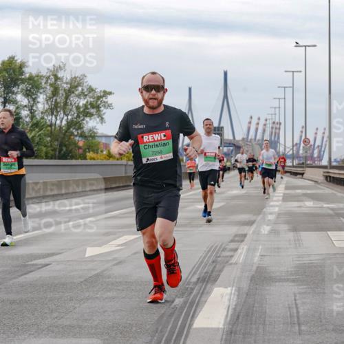 03.10.2025 - Köhlbrandbrückenlauf Michael Burmester http://msf.ph/oto/9159917 03.10.2025 15:48:50 Position 3 20, 7259 meine-sportfotos.de