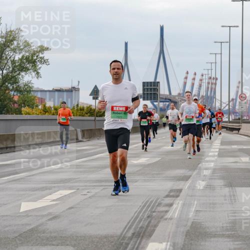 03.10.2025 - Köhlbrandbrückenlauf Michael Burmester http://msf.ph/oto/9159919 03.10.2025 15:48:52 Position 3 7372 meine-sportfotos.de