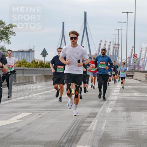 03.10.2025 - Köhlbrandbrückenlauf Michael Burmester http://msf.ph/oto/9159948 03.10.2025 15:49:07 Position 3 8509 meine-sportfotos.de