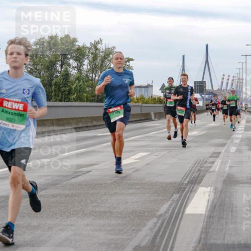 03.10.2025 - Köhlbrandbrückenlauf Michael Burmester http://msf.ph/oto/9159982 03.10.2025 15:49:21 Position 3 9023 meine-sportfotos.de