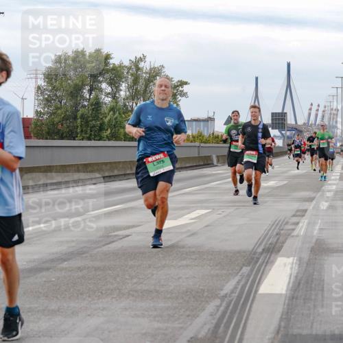 03.10.2025 - Köhlbrandbrückenlauf Michael Burmester http://msf.ph/oto/9159984 03.10.2025 15:49:21 Position 3 9023, 9324 meine-sportfotos.de