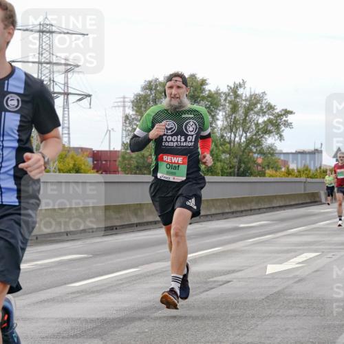 03.10.2025 - Köhlbrandbrückenlauf Michael Burmester http://msf.ph/oto/9159994 03.10.2025 15:49:26 Position 3 9453, 8988 meine-sportfotos.de