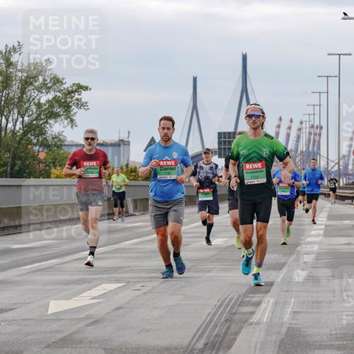 03.10.2025 - Köhlbrandbrückenlauf Michael Burmester http://msf.ph/oto/9159996 03.10.2025 15:49:29 Position 3 7102, 7132, 12 meine-sportfotos.de