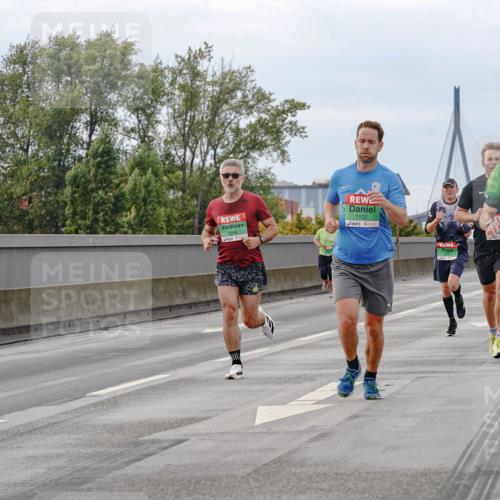 03.10.2025 - Köhlbrandbrückenlauf Michael Burmester http://msf.ph/oto/9160000 03.10.2025 15:49:30 Position 3 7098, 7102, 18, 7132 meine-sportfotos.de