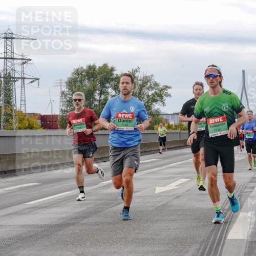 03.10.2025 - Köhlbrandbrückenlauf Michael Burmester http://msf.ph/oto/9160003 03.10.2025 15:49:32 Position 3 7102, 7818, 7132 meine-sportfotos.de