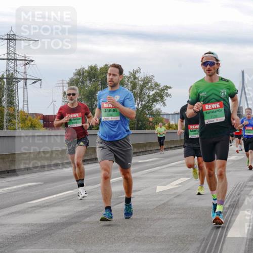 03.10.2025 - Köhlbrandbrückenlauf Michael Burmester http://msf.ph/oto/9160005 03.10.2025 15:49:32 Position 3 7102, 7818, 7132 meine-sportfotos.de