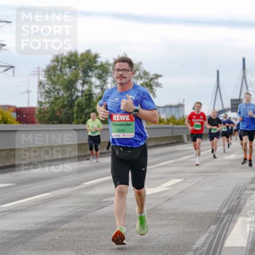 03.10.2025 - Köhlbrandbrückenlauf Michael Burmester http://msf.ph/oto/9160013 03.10.2025 15:49:37 Position 3 9595 meine-sportfotos.de