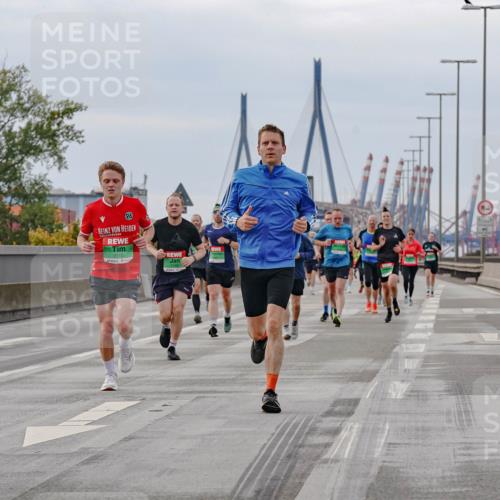 03.10.2025 - Köhlbrandbrückenlauf Michael Burmester http://msf.ph/oto/9160014 03.10.2025 15:49:39 Position 3 96, 9115 meine-sportfotos.de