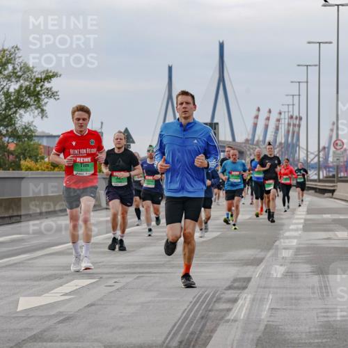 03.10.2025 - Köhlbrandbrückenlauf Michael Burmester http://msf.ph/oto/9160015 03.10.2025 15:49:39 Position 3 96, 9115 meine-sportfotos.de