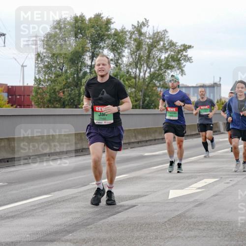 03.10.2025 - Köhlbrandbrückenlauf Michael Burmester http://msf.ph/oto/9160022 03.10.2025 15:49:44 Position 3 7160 meine-sportfotos.de