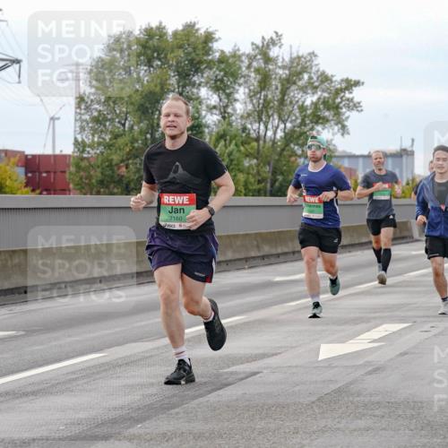 03.10.2025 - Köhlbrandbrückenlauf Michael Burmester http://msf.ph/oto/9160024 03.10.2025 15:49:44 Position 3 7160 meine-sportfotos.de