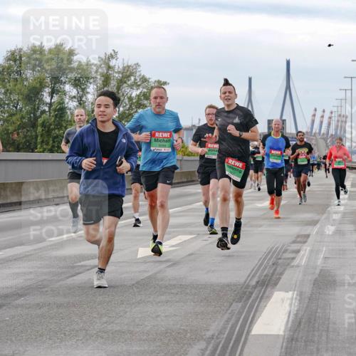 03.10.2025 - Köhlbrandbrückenlauf Michael Burmester http://msf.ph/oto/9160032 03.10.2025 15:49:48 Position 3 9305, 9294 meine-sportfotos.de